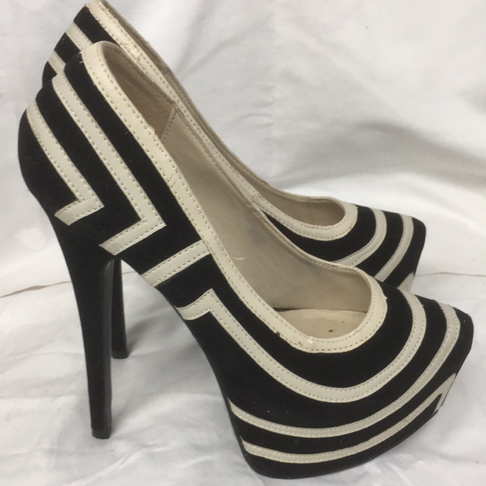 COPY - Bumper platform faux suede heels ladies sz 9